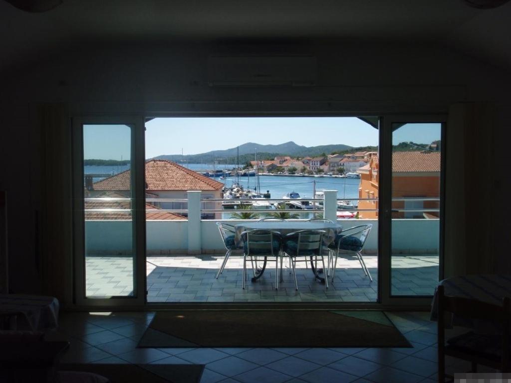 Apartment In Kukljica With Sea View, Terrace, Air Conditioning, Wi-Fi エクステリア 写真